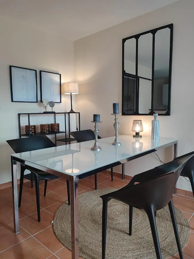 Le 3 appartement avec jardin prive 100m de la plage Concarneau 0*,  France
